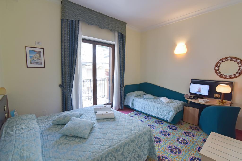 Hotel Santa Lucia Minori Extérieur photo